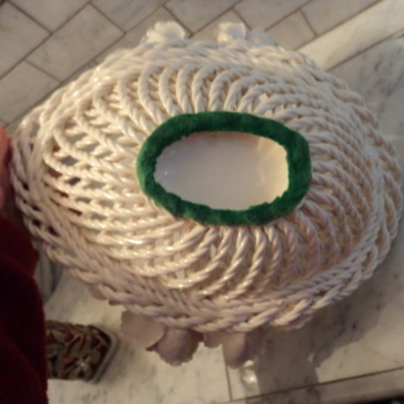 vintage porcelain Capodimonte flower basket ~ Italy~ large size - Picture 6 of 8